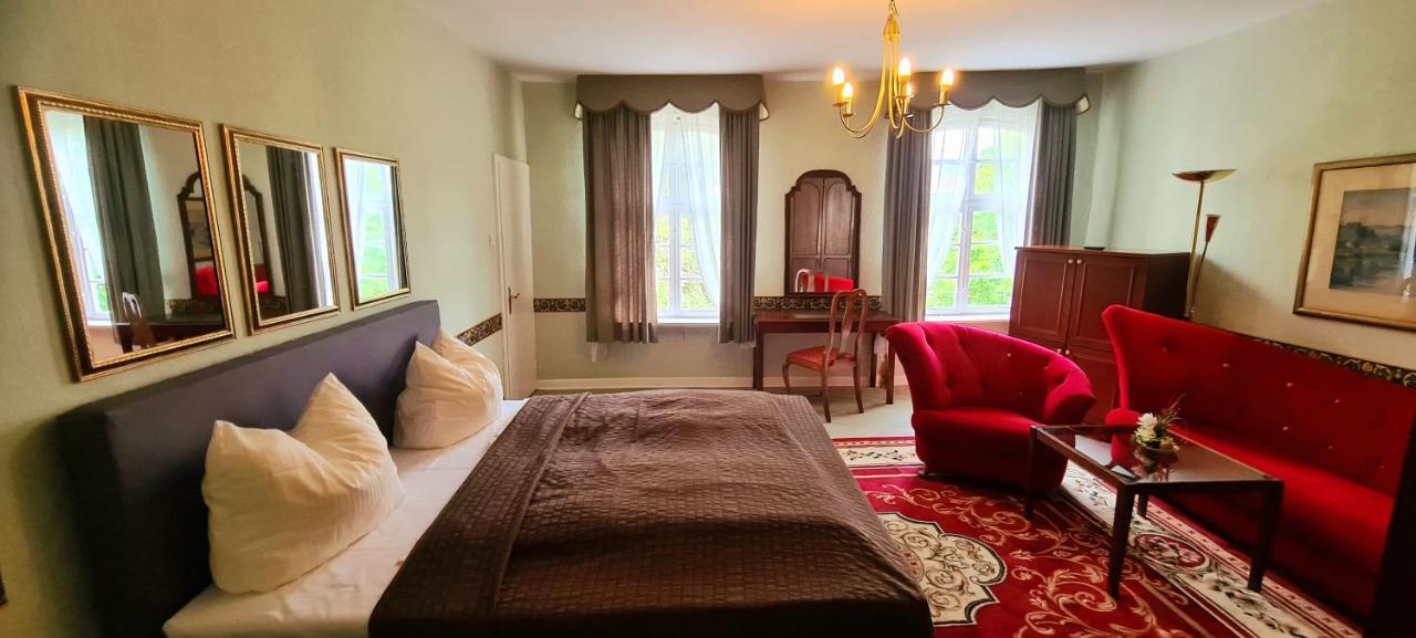 Historisches Hotel Zum Schwan Бад-Карлсхафен Экстерьер фото
